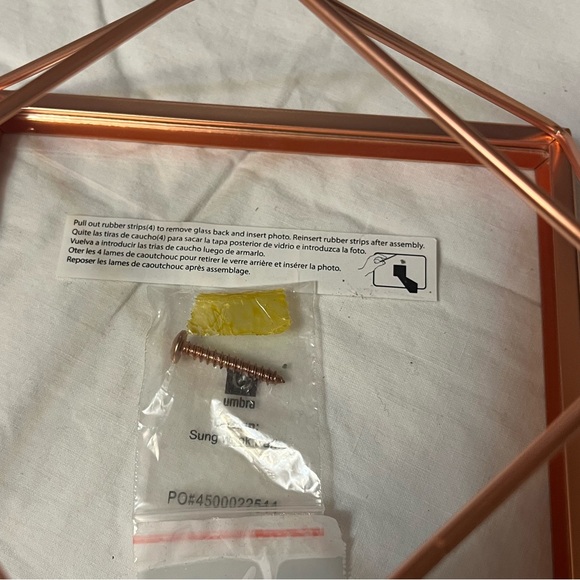 Umbra Geometric Metal Display Frame in Copper 6” square - Picture 6 of 7